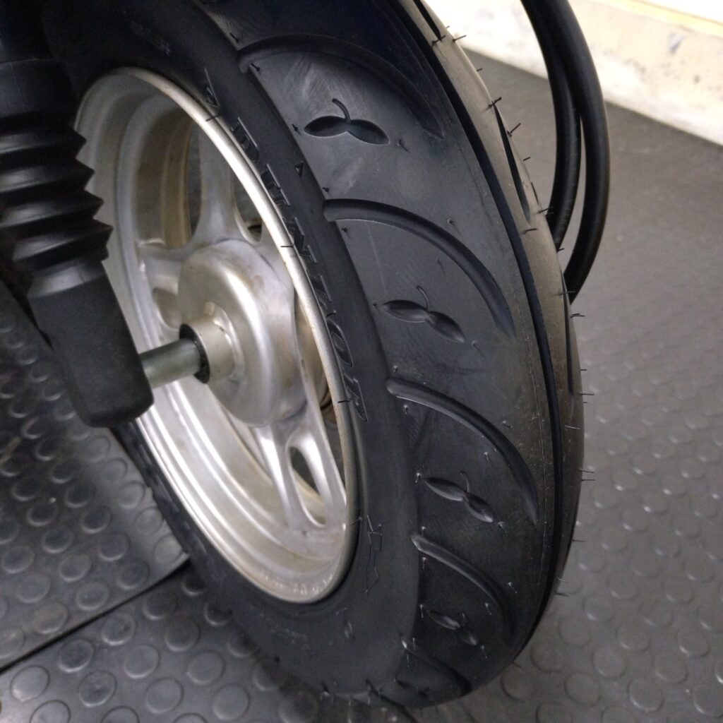 TODAY フロントタイヤ溝