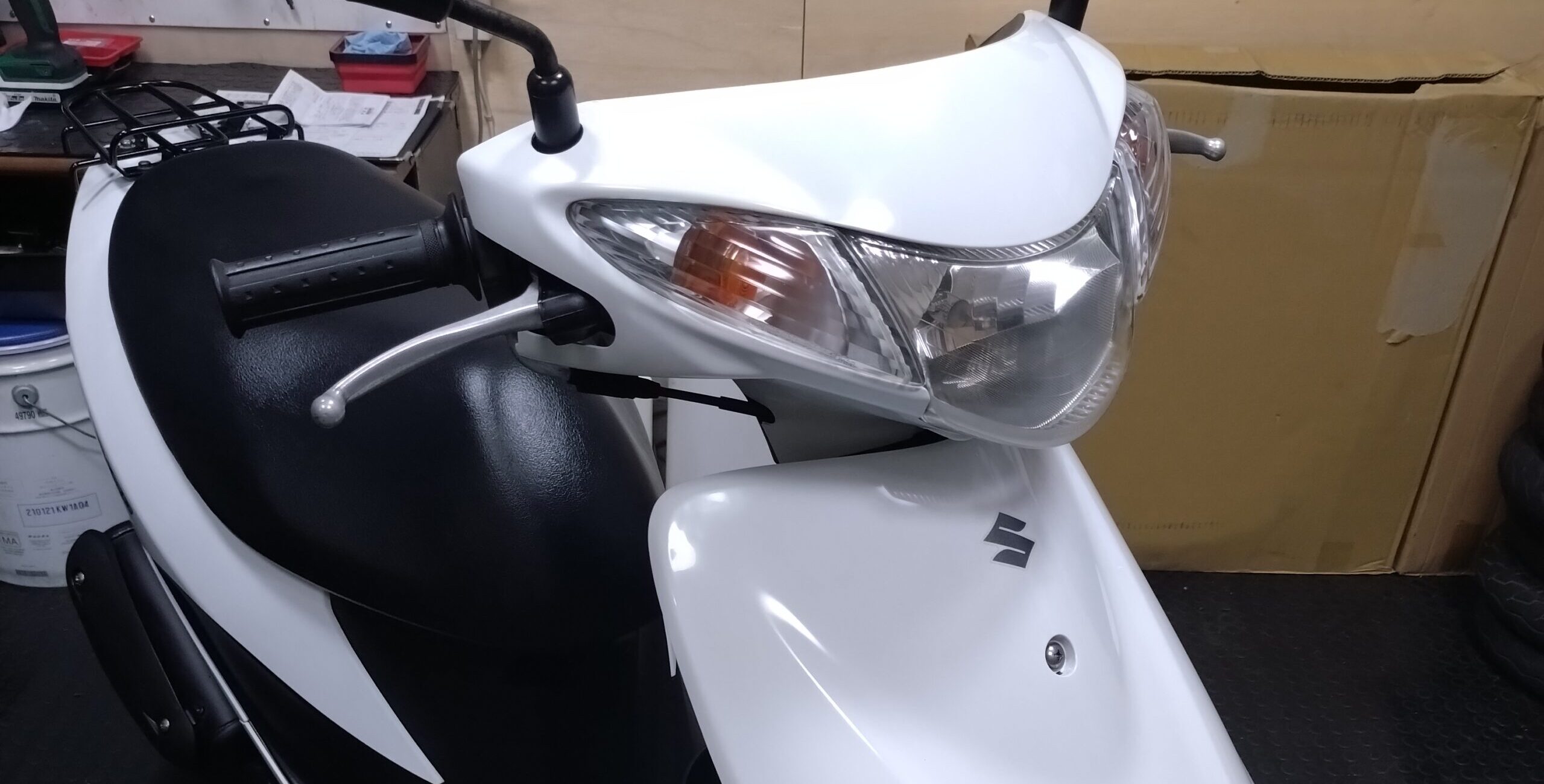 SUZUKI アドレスV50|FI 4スト 50cc ホワイト