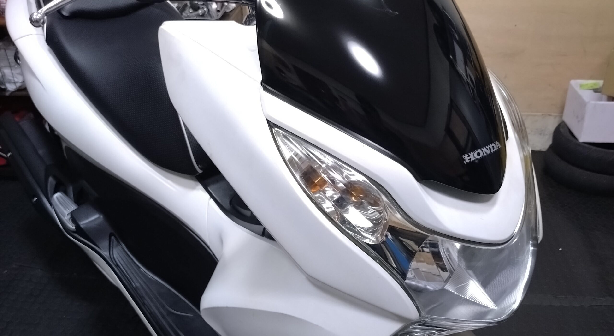 HONDA PCX 125｜JF28 4スト FI 125cc AT｜ホワイト